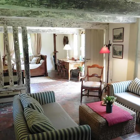 Rouvres Tatil Evi *